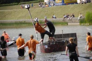 Ist das nicht martialisch genug? Endkampf der Badewanne des Todes.