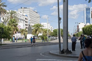Ben Ali auf der Avenue in Tunis, die nach seinem Vorgänger benannt ist, den er mit einem Putsch stürzte.