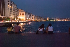 Die Uferpromenade am Abend.